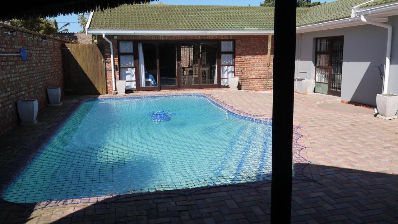 The Bay Inn Port Elizabeth Exterior photo